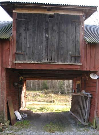 Hulabäck, Skaftared och Kullabo (19) Fornlämningsmiljön består av gravar från stenålder och äldre järnålder samt hällkistor, gravfält, domarringar, resta stenar,
