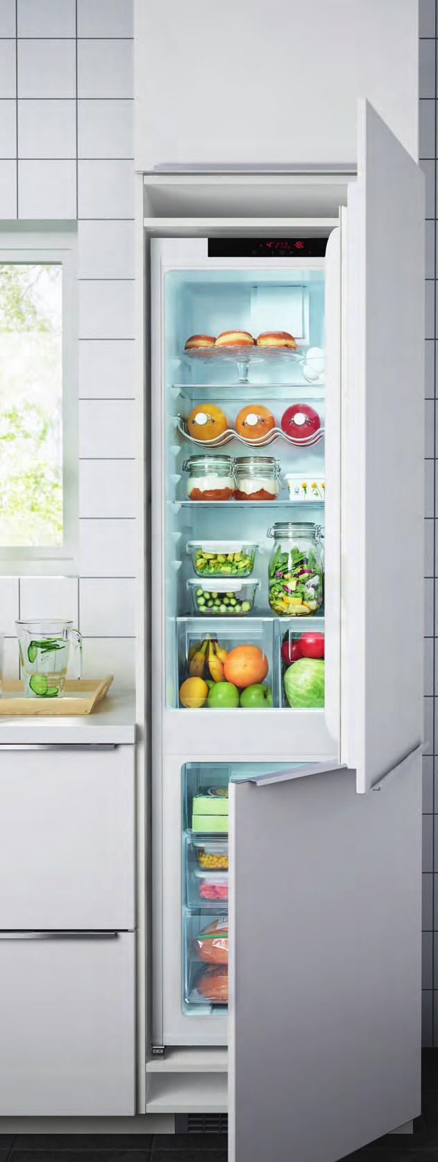 vänsterhängd Dörrlarm Automatisk avfrostning Snabbinfrysning fryser snabbt in stora mängder mat Elektronisk display 6 fryslådor, transparenta 2 isfack 1 kylklamp 5 transparenta fryslådor 2 frysfack,