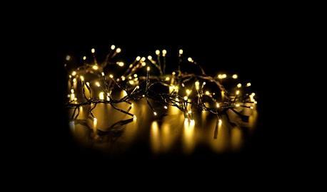 Stämningsfull adventsbelysning i återkommande tävling Advent närmar sig i slutet på november. Den mörkaste tiden på året övergår då i den upplysta tiden.