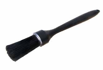 Borsthuvud: 127 mm, Ø 47 mm Totallängd: 457 mm Handtag: Ø 13 mm Färg: svart/röd Vent brush är en lång, smal