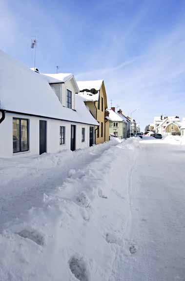 Snöröjning Borgholms Energi ansvarar för snöröjningen till alla fastboende längst det enskilda vägnätet.