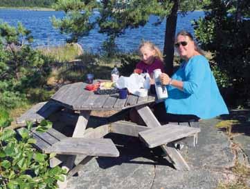 Men på Furholmen samlades ändå, traditionsenligt, en tapper skara som åt