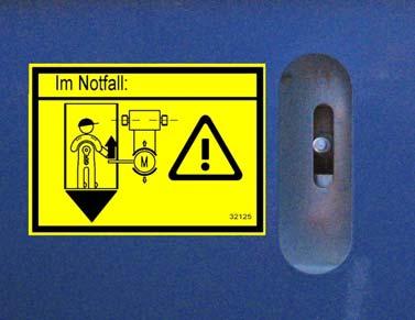 Vid strömavbrott eller motordefekt I ett sådant fall måste hisskorgen sänkas ned till marken genom att bromsarna luftas.