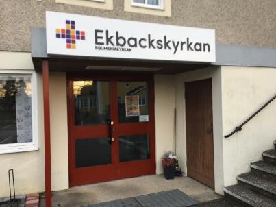 Hon beskriver sig som en professionell medmänniska med Gud i ena handen och människan i den andra. Annalena är diakon i dess rätta bemärkelse, hon ser den lilla människan och bryr sig om de svaga.