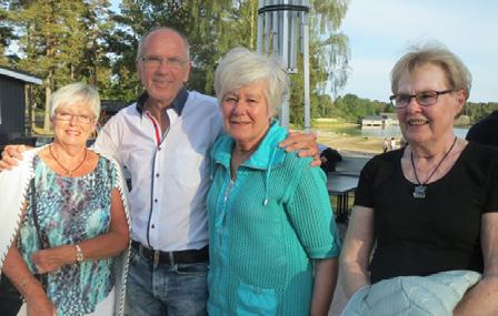 Tittade på fantastiskt fina bilar men också fyrhjuliga ekipage som knappt höll ihop. Men man åt och drack också en massa.