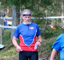 På fredagskvällen var det nattorientering, lördagstävlingen var en medeldistans och på söndagen arrangerades en långdistans. Lösning till korsordet nr 1-17 Hela 14 svar har inkommit denna gång!