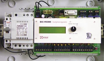 Inkoppling Υ1 Idrifttagning När samtliga anslutningar är gjorda ansluts spänningen med strömbrytaren. BAS-VR2000 startar och belysningen i displayen tänds.