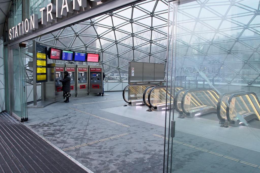 Stationen Malmö Triangeln är en tunnelstation i Citytunneln där Pågatåg och Öresundståg stannar för