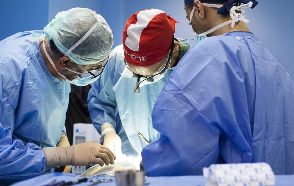 MEDICINSK REFERENSGRUPP För att ta till vara på volontärernas kompetens och erfarenheter inrättade Operation Smile Sverige vid starten en medicinsk referensgrupp vars uppgift är att verka för