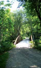 Knäred, Backstugeleden Vägbeskrivning: Från Laholm, kör väg 15 till Knäred. Parkera vid idrottsplats Lagavallen, där finns informationstavla. Lätt kuperad, skogsstig i blandskog. 9 km. Grön.