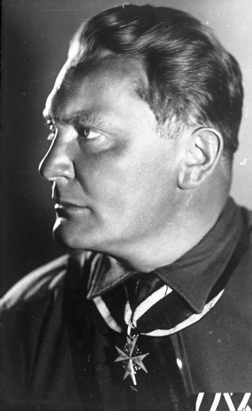 Hermann Göring över politiskt motiverade fördröjningar i utbildningen, föreslog begränsning av student- och lärarorganisationernas inflytande vid tjänstetillsättningar och rekommenderade införandet