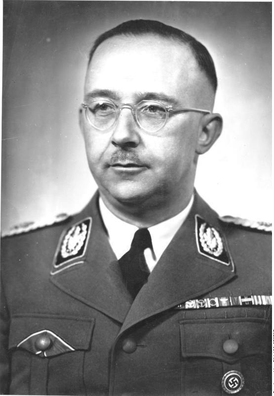 Heinrich Himmler Reinhard Heydrich 82 Heisenberg ville avpolitisera diskussionen. Han kontaktade R.