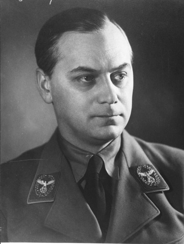 115) Den 20 juli (en månad efter angreppet i Das Schwarze Korps) klagar Heisenbergs Leipzig-kollega Friedrich Hund till REM (He96,Dok.57).