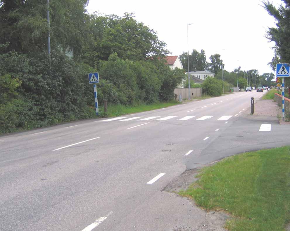 för att förhindra omkörningar samt trottoar