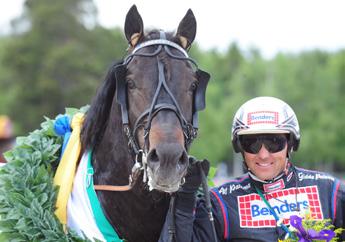 Storlopp Äldre kallblod elitkampen Solvalla 30 maj. Lätt bana. 412.000 kr. 1609 m. Auto. 1. Hallsta Lotus 19,7 200.000 81 Ohlsson Ulf 2. Röste Bo 19,8 * 100.000 204 Tengsareid Åsbjörn 3.