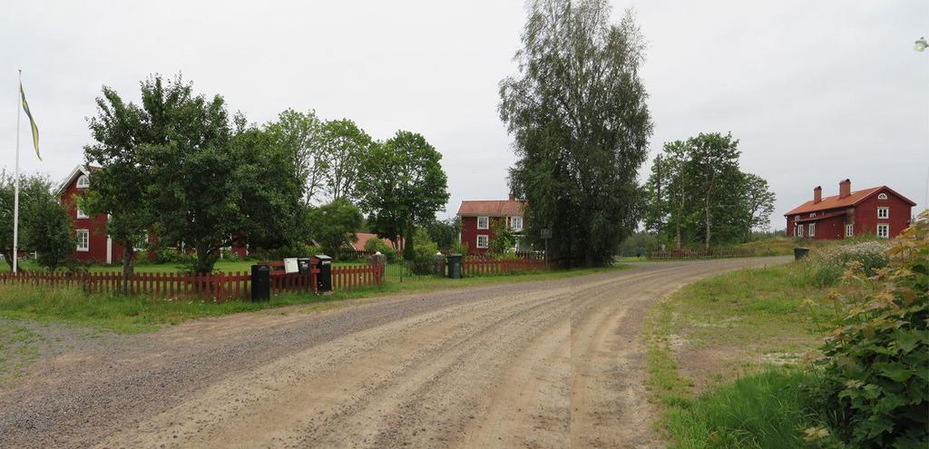 Den gamla bytomten i Norra Harebo med fyra parstugor, varav en är
