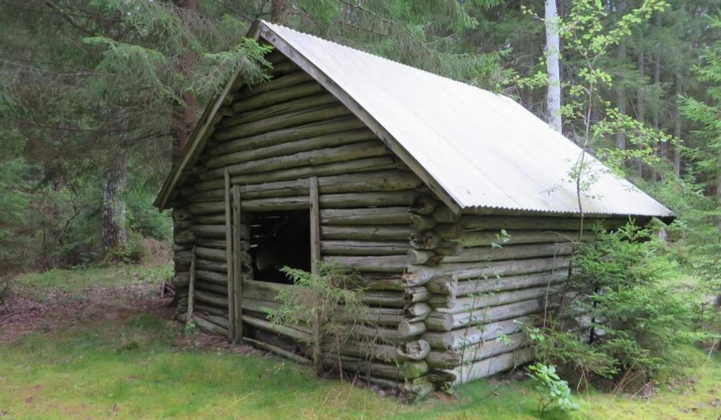 En av de ängslador som finns på Harebo bys marker.
