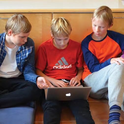 Lägren är en blandning av lek, diskussioner, pröva på och fördjupning.
