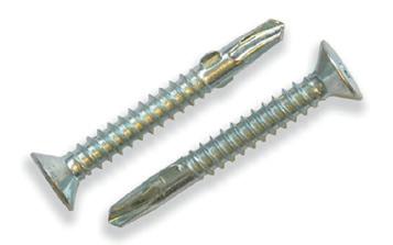 Golvskruv, Konstruktionsskruv Golv-/Listskruv Bitsfäste Dimensionering TX-15. Blankförzinkad Fe/Zn5c, för inomhusbruk. Ca 10-16 st/m². Vass spets och gängor anpassade för förankring i trä.