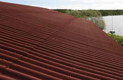 inplankning. Onduline tak är vattentäta i sig och bildar knappast alls kondens. Trots detta är underlagstäckning nödvändigt i värmeisolerade byggnader samt när föremål under taket inte får vätas.