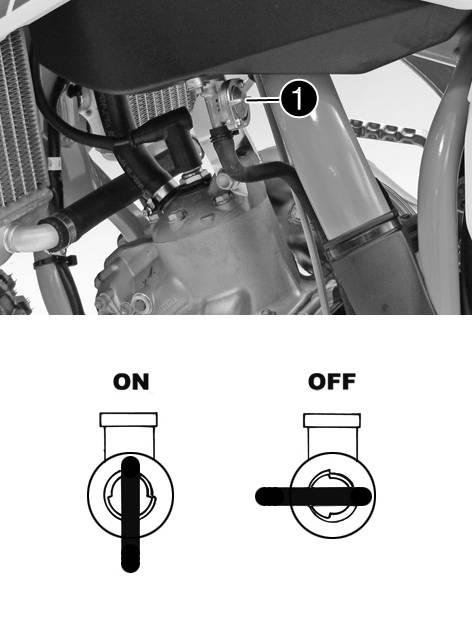 6 MANÖVERANORDNINGAR 14 6.7 Stänga tanklocket (alla SX modeller) Sätt på tanklocket och vrid det medsols tills tanken är helt stängd. Tankavluftningens slang ska dras utan veck.