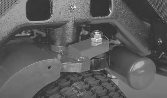 49) och låt hydrauloljan rinna ner i ett uppsamlingstråg. Sätt tillbaka hydraulledningen när hydrauloljan slutar droppa.. Hydraultank Figur 50 4. Sätt tillbaka tanklocket.