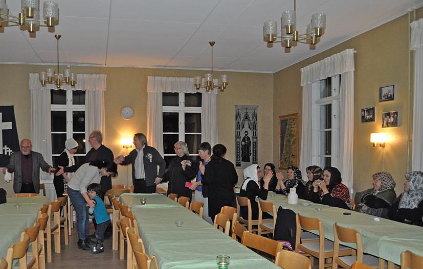 Med smak av Mellanöstern, den 8 februari Det blev trångt, varmt och gott, och när festen närmade sig sitt slut kom den karaktäristiska långdansen från Mellanöstern.