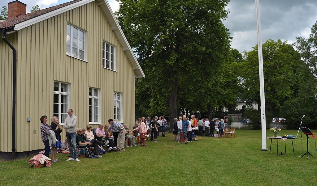Ordförande Jan G Persson visade en skiss med exempel på förslag hur en ny hembygdsgård skulle kunna se ut.