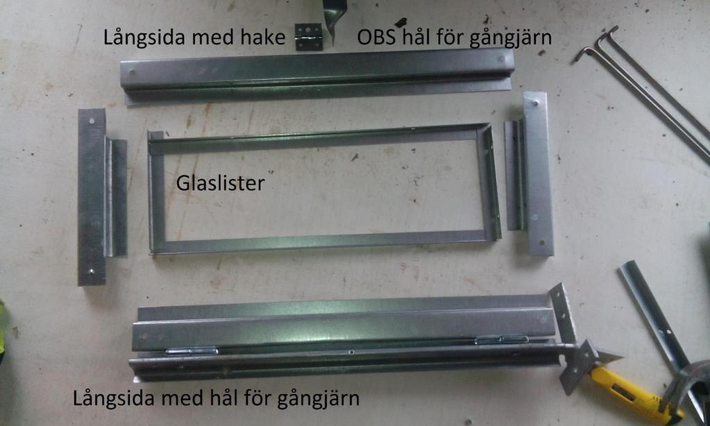 I detta fall är över delen rean monterad på en av kupolens horisontalprofiler men i praktiken monteras det först när kupolen är upp.