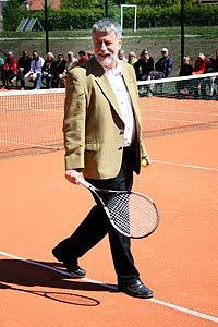 LTK-historia En av våra mångåriga styrelsemedlemmar har fått ytterligare en utmärkelse för sitt fantastiskt fina arbete för Svensk Tennis Björn Hellberg.