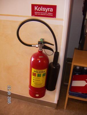 Olika typer av brandsläckare: A-släckare: Vatten Varm brandhärd med glöd: