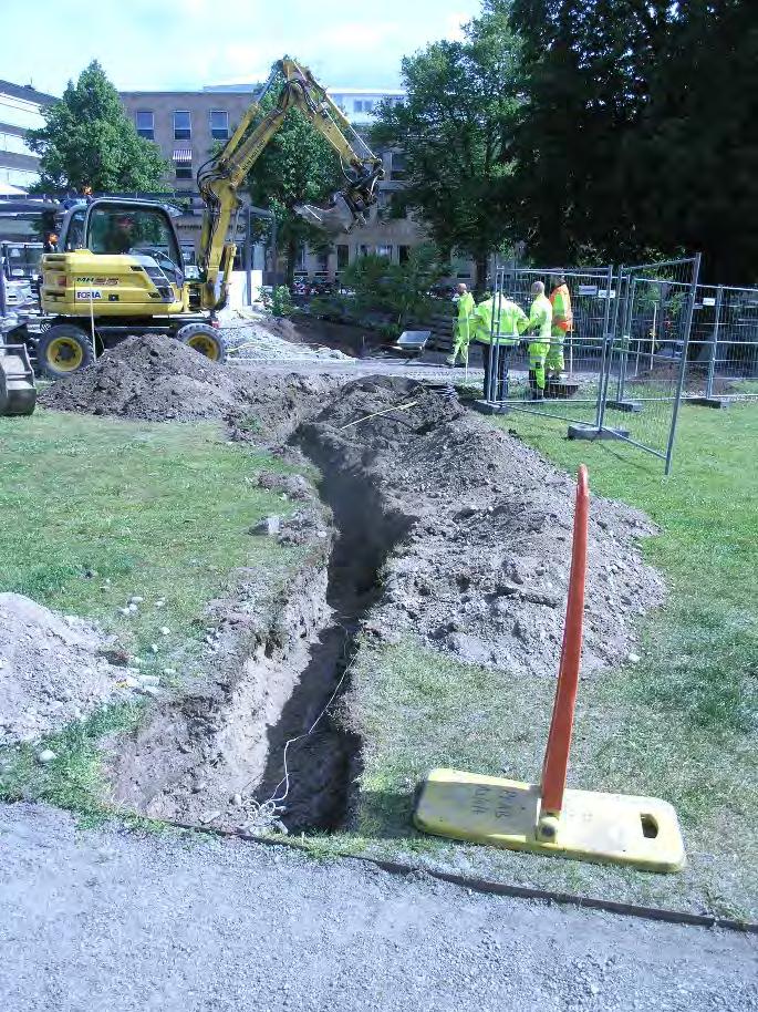 Inledning På grund av schaktsningarbete för vattenledning har Stiftelsen Kulturmiljövård utfört en arkeologisk antikvarisk kontroll. Arbetet utfördes i samband med ordinarie grävarbete.