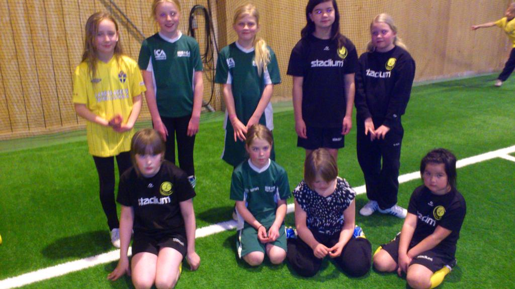 Fotbollsträningen inför säsongen 2014 har så smått börjat komma igång. Bl.a. har serielaget flickor div V och det med Långsele gemensamma kvarterslaget startat upp träning i Kuben.