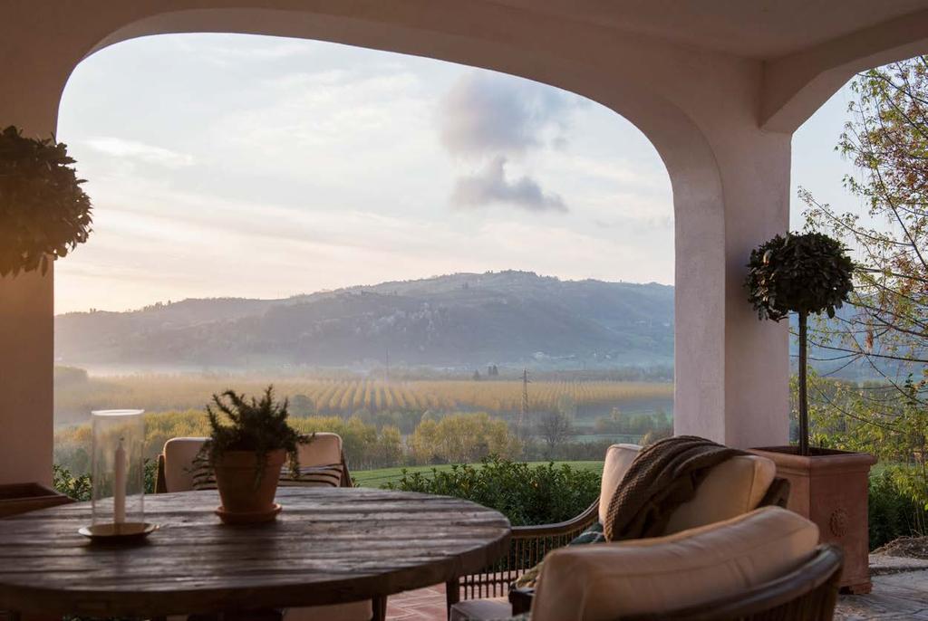 PIEMONTE» NÄR MÖJLIGHETEN ATT ÅTERVÄNDA TILL PIEMONTE KOM FÖRSTOD JAG ATT DET FANNS EN MENING MED DET.«villa La Madonna tar sin början i en kärlekshistoria.