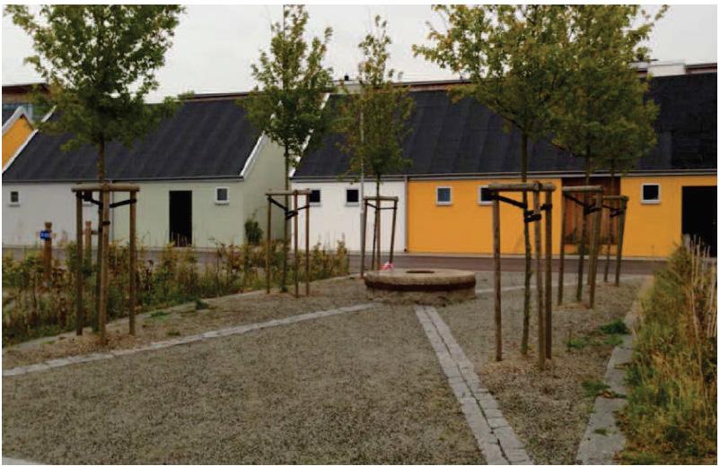 Halvöppna hårdgjorda ytor Öppen asfalt, grus, singel, sand och andra ytor med hög genomsläpplighet för dagvatten. Till de halvöppna ytorna räknas också konstgräs.