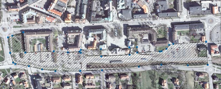 Figur 1: Översiktskarta över centrala Skara, där skrafferat område avser stationsområdet i sin helhet.