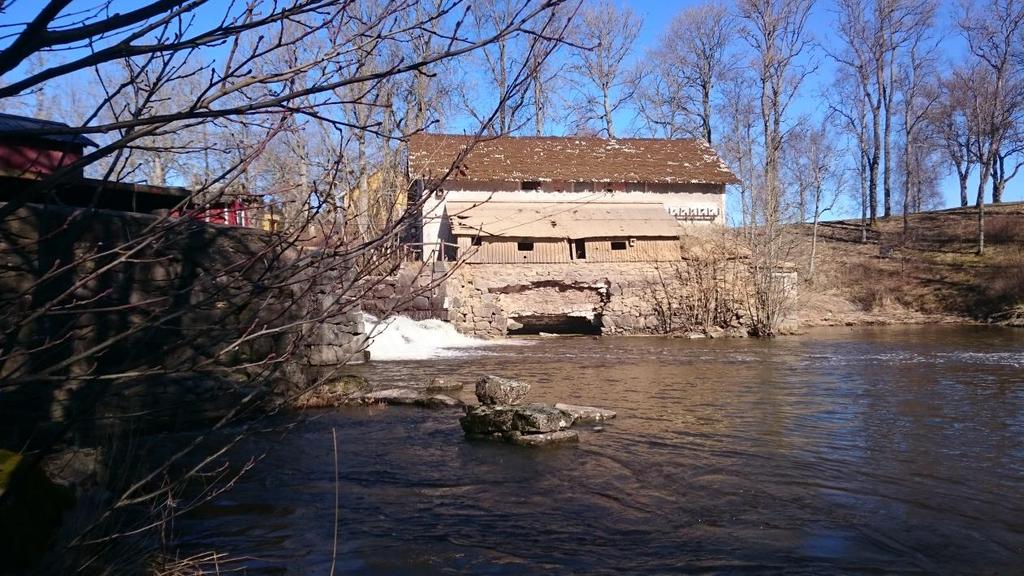 Krokån I Krokån som avvattnar Örsjön finns tre dammar inom en sträcka på ca 4 km; Krokfors kvarn, Bön och Assarebyns kvarn och såg. Vid samtliga dammar finns kraftverk som är i bruk.