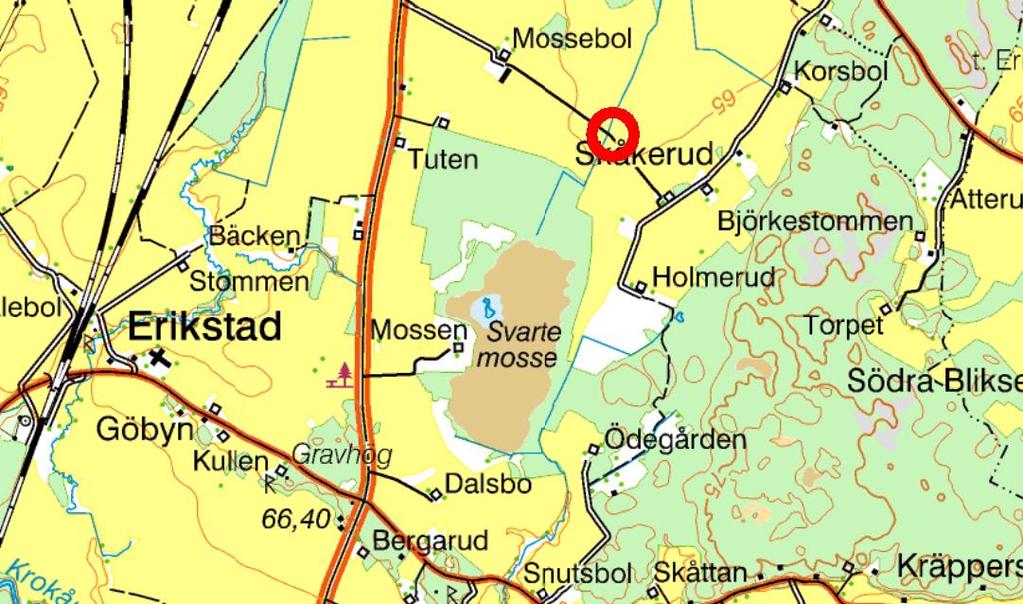 Eftersom det mynnar täckdiken nedströms trumman är det knappast möjligt att höja bäckbotten och vattenytan nedströms, då detta riskerar att påverka