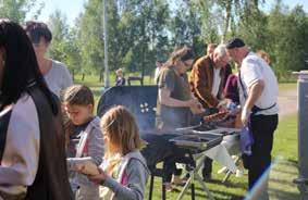 Vi hjälps åt att skapa tydlighet. Vi tar till vara andras kompetens och bejakar olikheter. Vi visar hänsyn till varandras ansvarsområden. Vi bryr oss om varandra.
