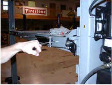 Handhavande och underhåll av din nya lift Handhavande och underhåll: Din FPP208 Equipment lift är enkel att använda och kräver ett minimum av underhåll.