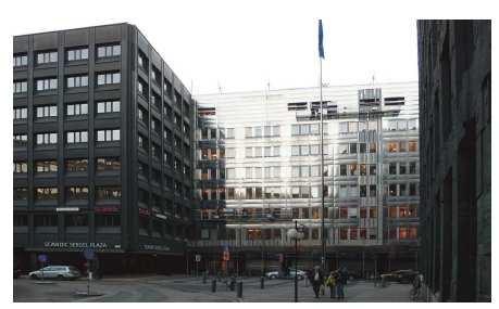 Sida 5 (12) Befintlig byggnad Hotellbyggnaden till vänster, Stadsteatern i fonden och Riksbanken till höger.