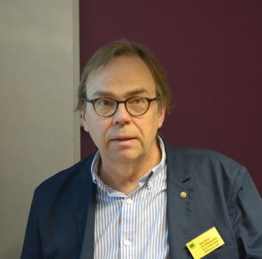 omtyckt stil. För kvällens andakt stod diakonen Ewa Hall Aldegren. Mångsidiga skogsbor Söndag morgon bjöd på en föreläsning av Magnus Elfwendahl, stadsantikvarie i Uppsala.