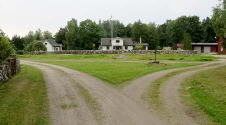 Den lilla byn Bodhyltan ligger som en öppning i skogen vid slingrande gamla byvägar i ett småskaligt småkuperat landskap norr om Gullaboås, i Torsås socken.