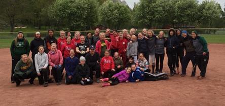 SVENSKA BASEBOLL OCH SOFTBOLL FÖRBUNDET Softbollutskottet Softbollutskottet (SU) har i uppgift att hantera och ansvara för den nationella softbollverksamheten.