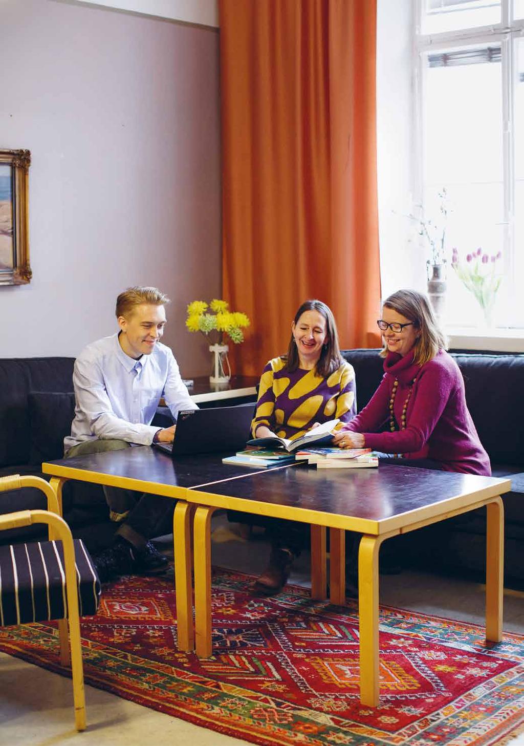 I organisationsreformen samlas utbildningsverkets administrations- och stödtjänstpersonal ihop från olika läroanstalter. Reformen påverkar dock inte lärarnas arbete.