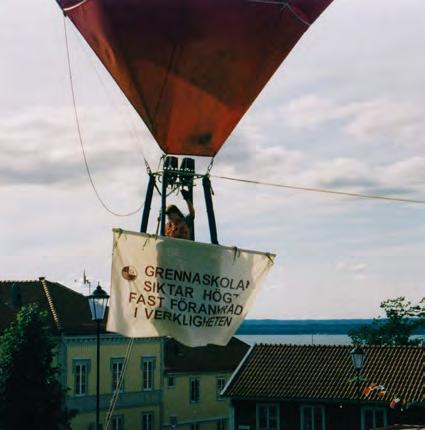 2003 2013 40-årsjubileum I september 2003 var det dags för 40-årsjubileum och Grennaskolan höjdes till skyarna i bildlig bemärkelse när landshövdingen Birgit Friggebo gick till väders i en förankrad