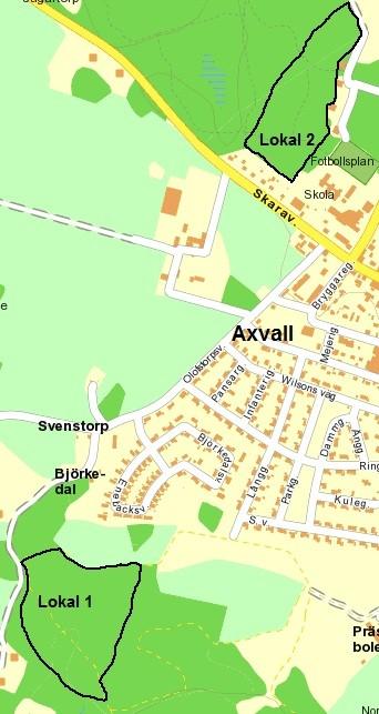 De båda skogarna ligger som närmast något mindre än 1 km ifrån varandra så naturlig spridning är möjlig. I figur 2 syns båda områdenas förhållande till varandra. Båda lokalerna är inringade i svart.