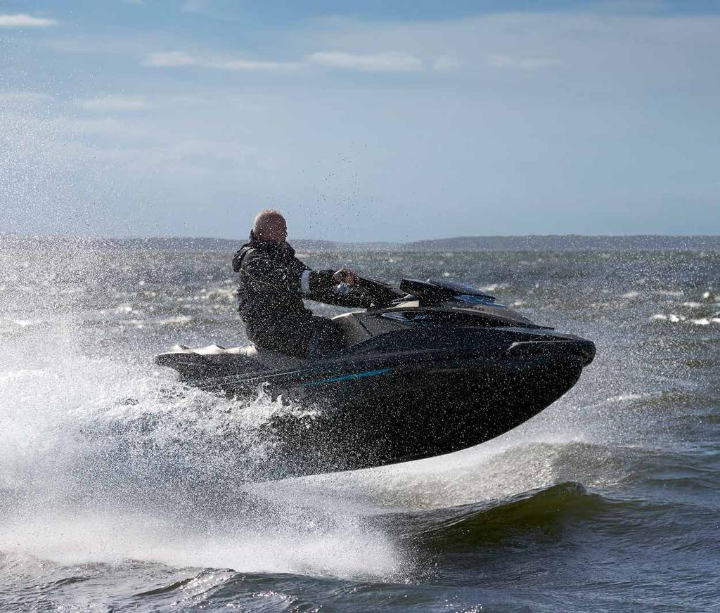 FLYTVÄSTAR FÖR VATTENSPORT För dig som åker vattenskidor, wakeboard eller vattensportar på annat sätt är det viktigt att ha en flytväst som sitter ordentligt på och som tål tuffa tag.