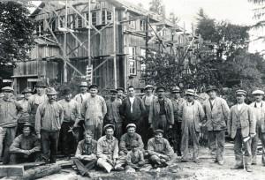 Södertörnskalendern 1942, Handen Södertörnskalendern 1942, Västerhaninge Åbyskolan, omdebatterad under året Lite historia om det aktuella området!