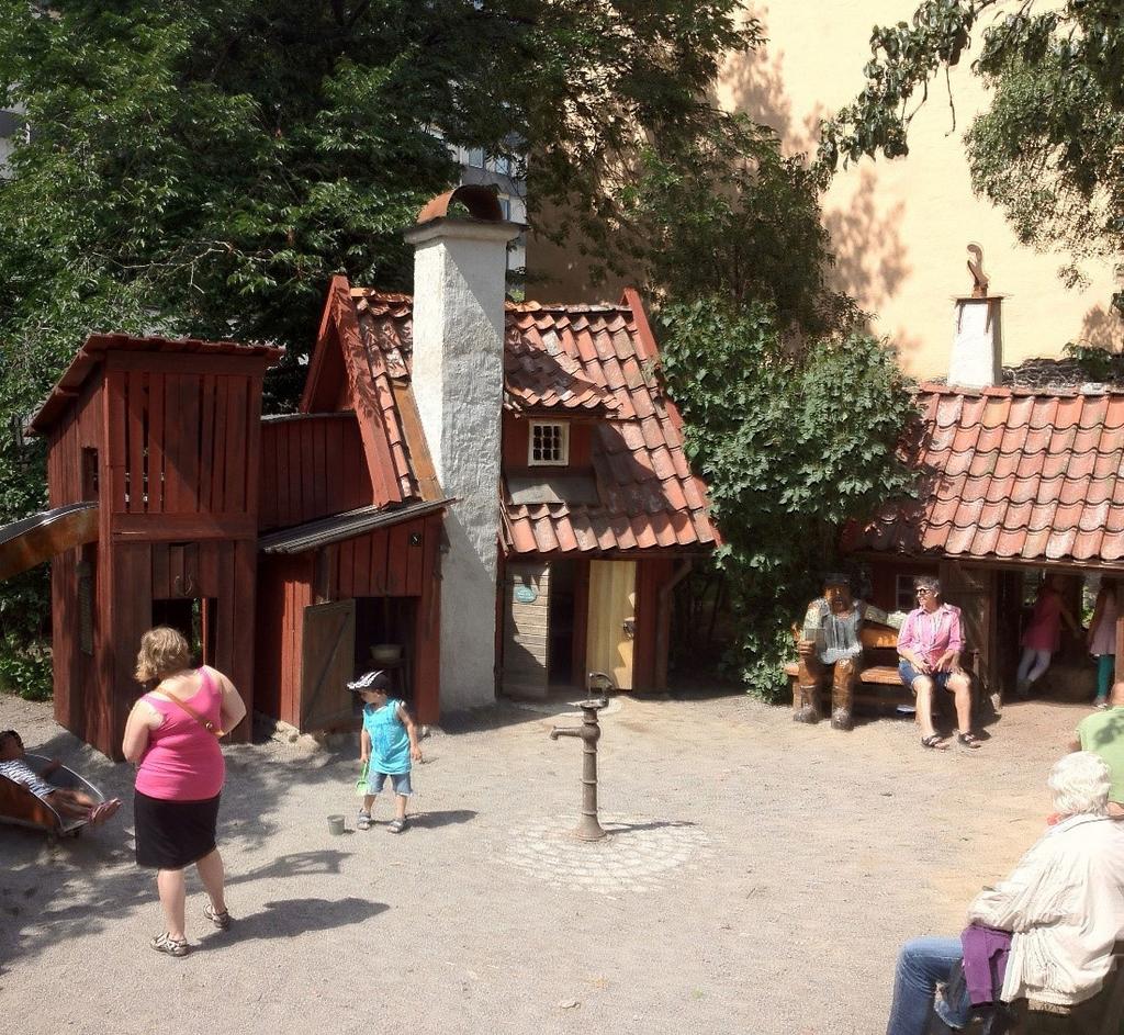 3. EN HÄNDELSERIK STAD Det som skiljer en stadskärna från ett handelsområde är att det finns en mångfald av saker att göra: butiker, men också kultur, föreningsliv, vård, utbildning etcetera.